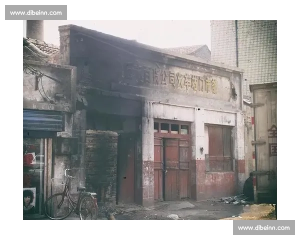 三分雨下映照时代脉搏的城市记忆与人间温度交织命运与希望之光 三分雨下映照时代脉搏的城市记忆与人间温度交织命运与希望之光